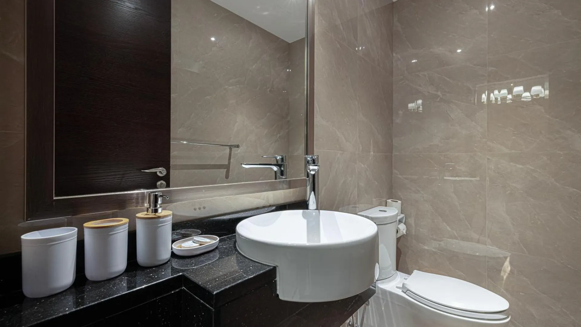 Luxurious Downtown Oasis By Burj Khalifa And Dubai Mall Apartment 0*,  United Arab Emirates