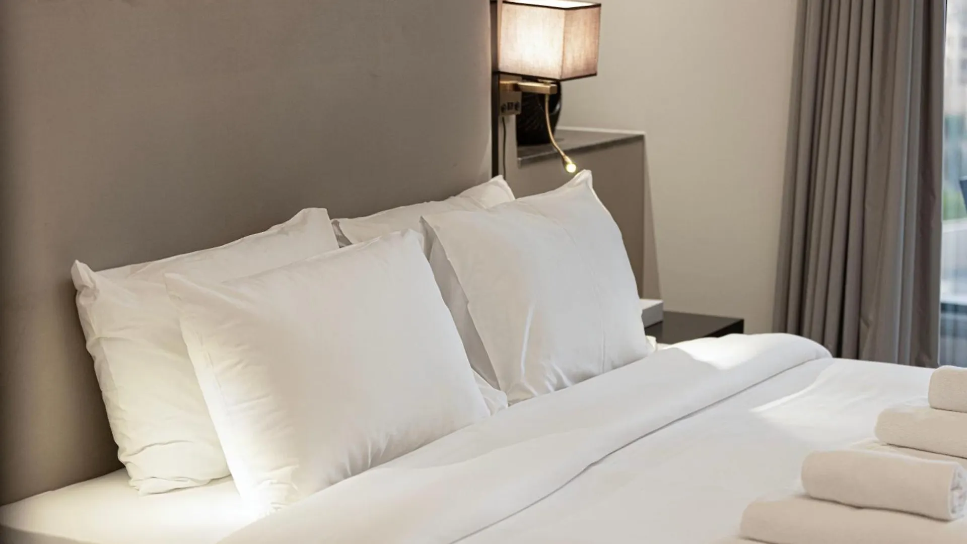 Luxurious Downtown Oasis By Burj Khalifa And Dubai Mall Apartment 0*,  United Arab Emirates