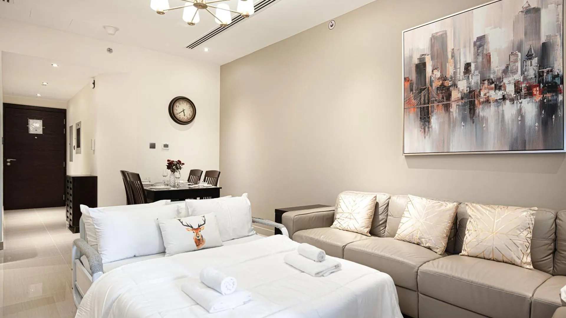 Luxurious Downtown Oasis By Burj Khalifa And Dubai Mall Apartment