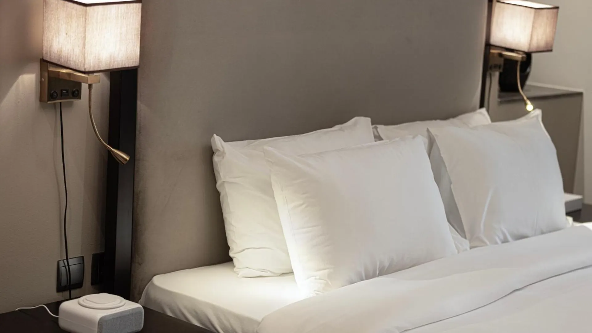 Luxurious Downtown Oasis By Burj Khalifa And Dubai Mall Apartment