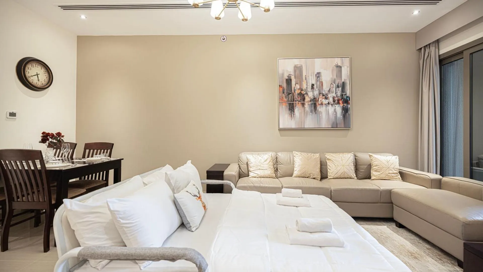 Luxurious Downtown Oasis By Burj Khalifa And Dubai Mall Apartment