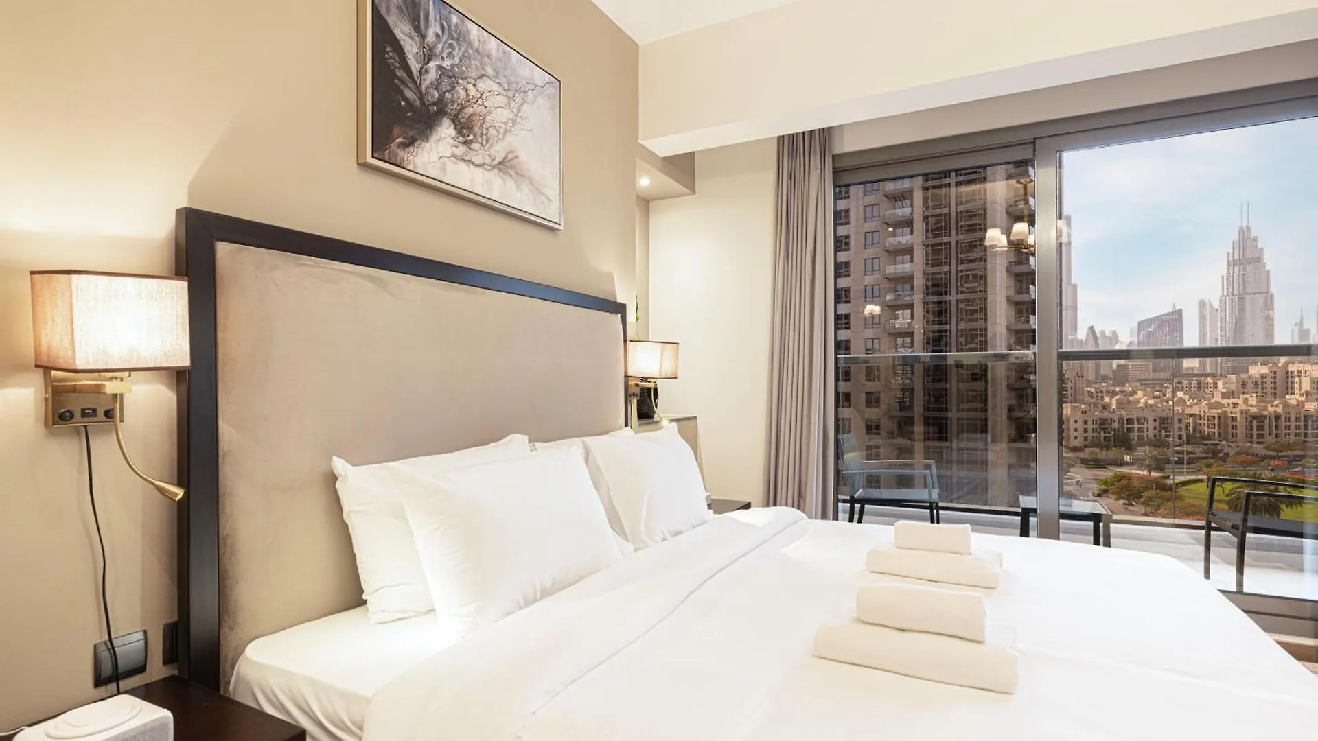 Luxurious Downtown Oasis By Burj Khalifa And Dubai Mall Apartment 0*,  United Arab Emirates