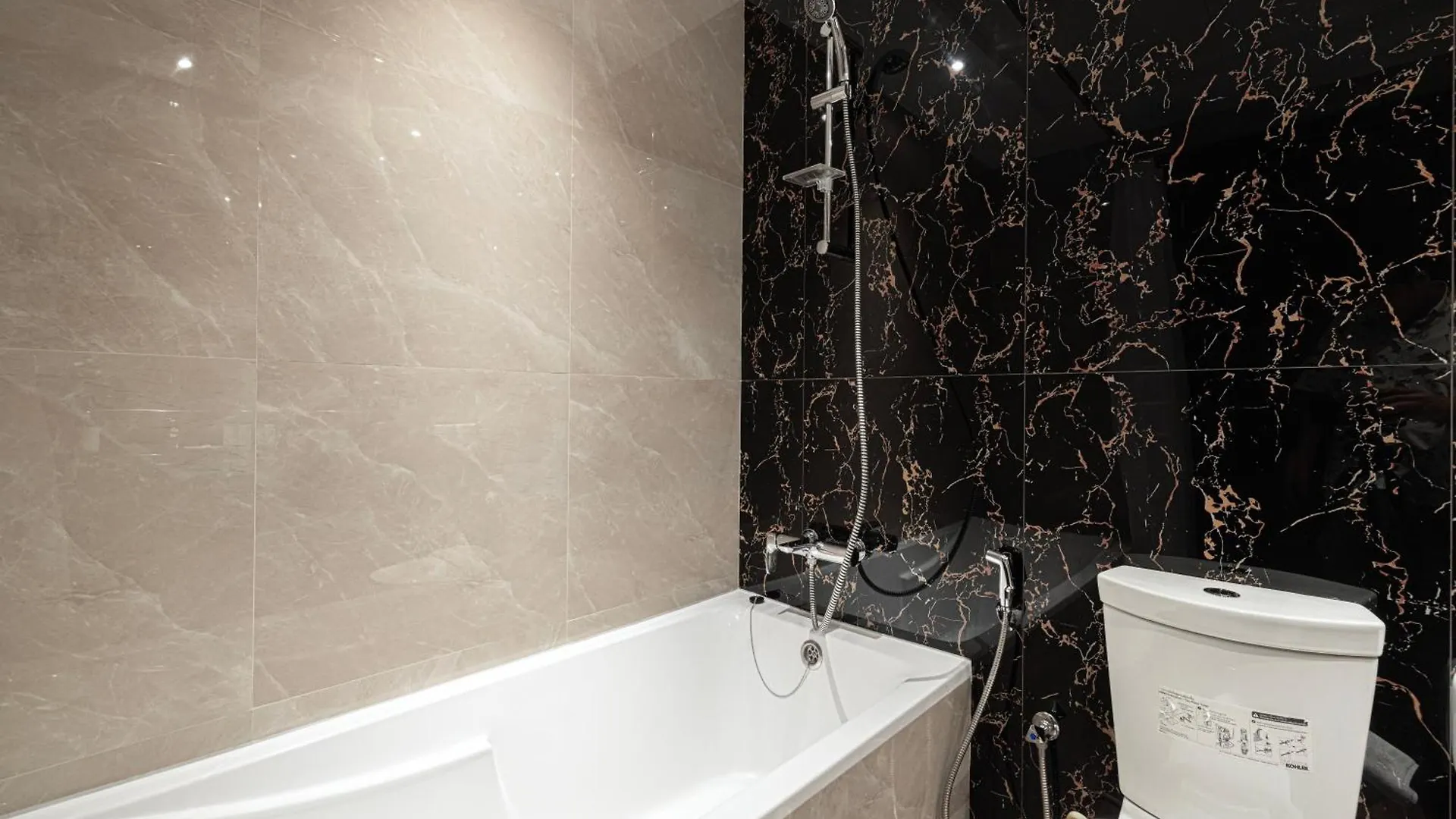 Luxurious Downtown Oasis By Burj Khalifa And Dubai Mall Apartment