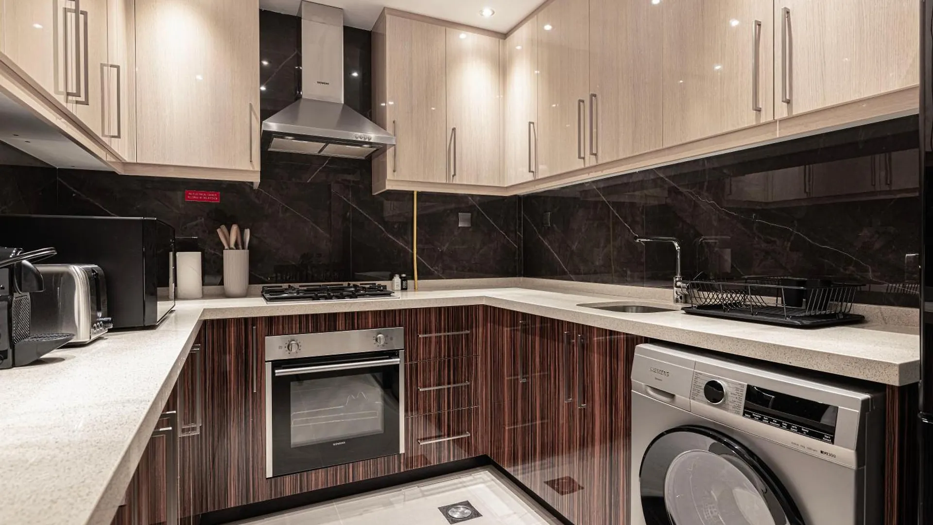 Luxurious Downtown Oasis By Burj Khalifa And Dubai Mall Apartment