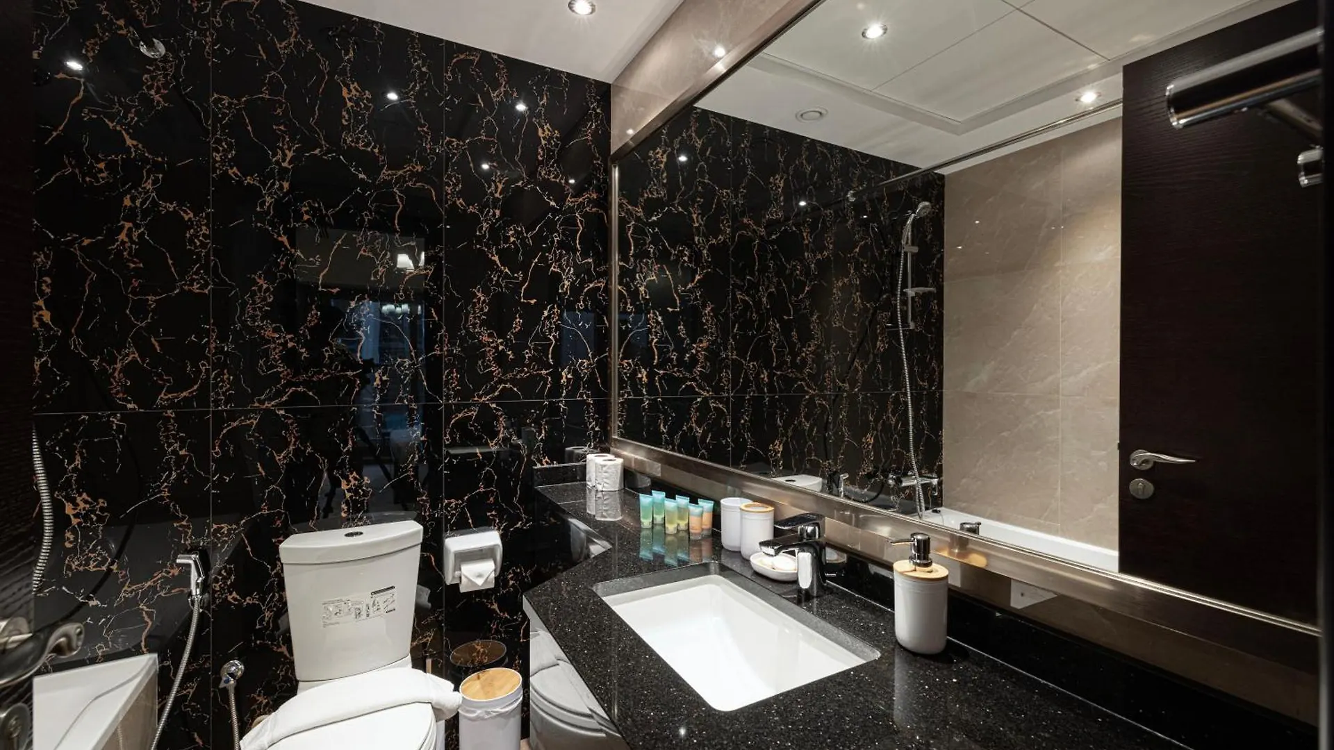 Luxurious Downtown Oasis By Burj Khalifa And Dubai Mall Apartment United Arab Emirates