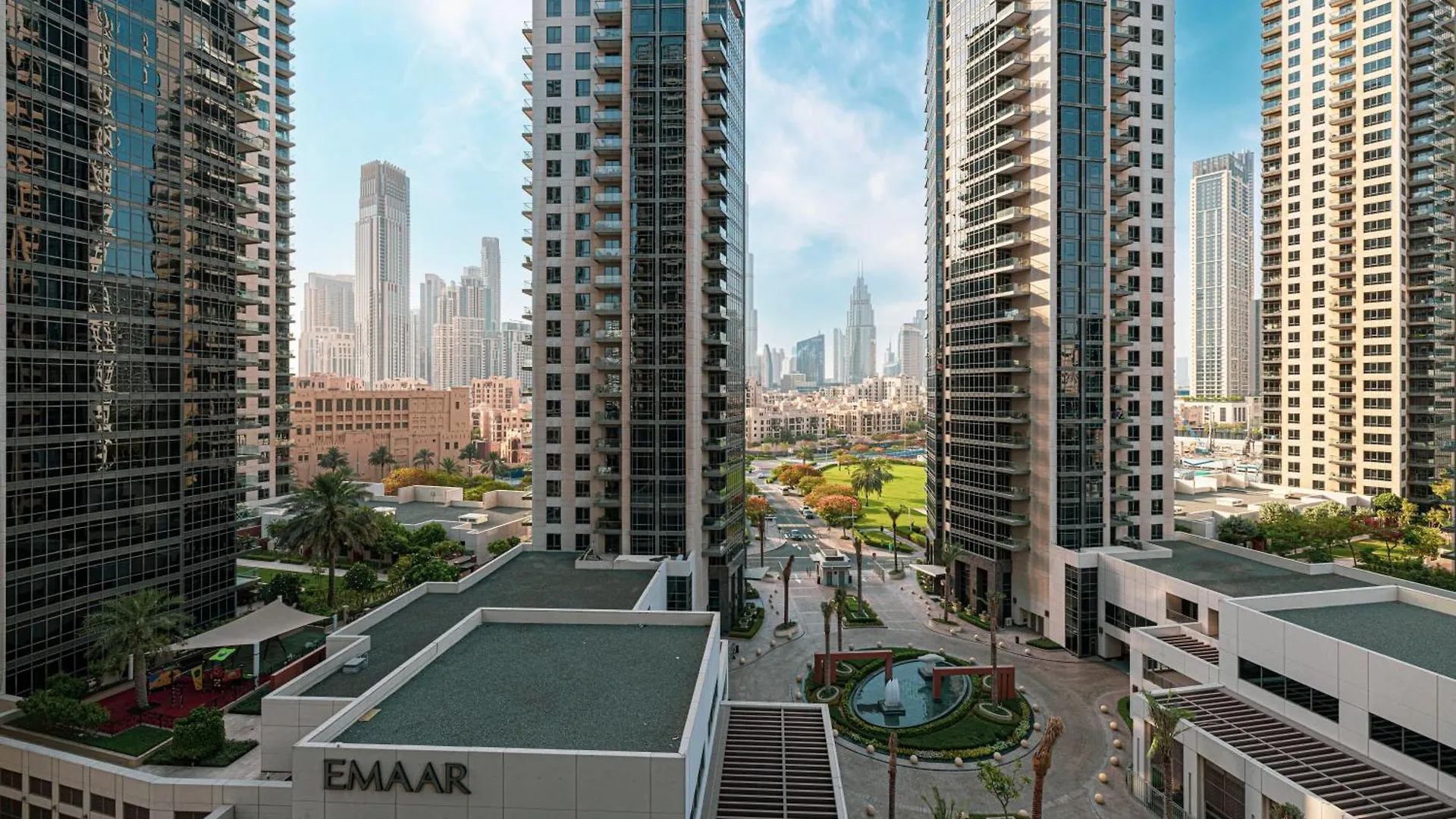 Luxurious Downtown Oasis By Burj Khalifa And Dubai Mall Apartment
