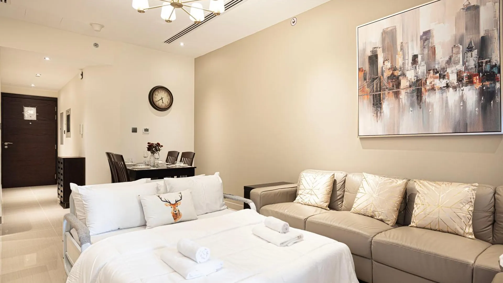 Luxurious Downtown Oasis By Burj Khalifa And Dubai Mall Apartment