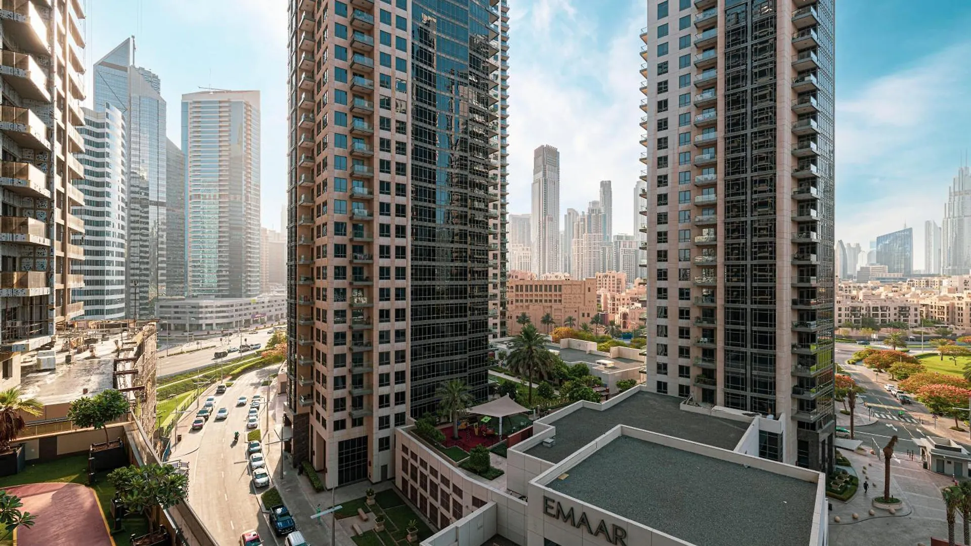 Luxurious Downtown Oasis By Burj Khalifa And Dubai Mall Apartment